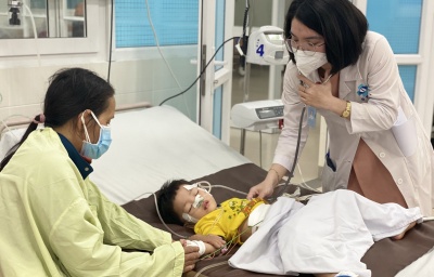 Phẫu thuật thành công cho bé gái bị chứng xoắn dạ dày hiếm gặp